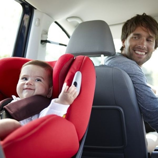 Bambini sicuri in auto: le giuste regole da tenere