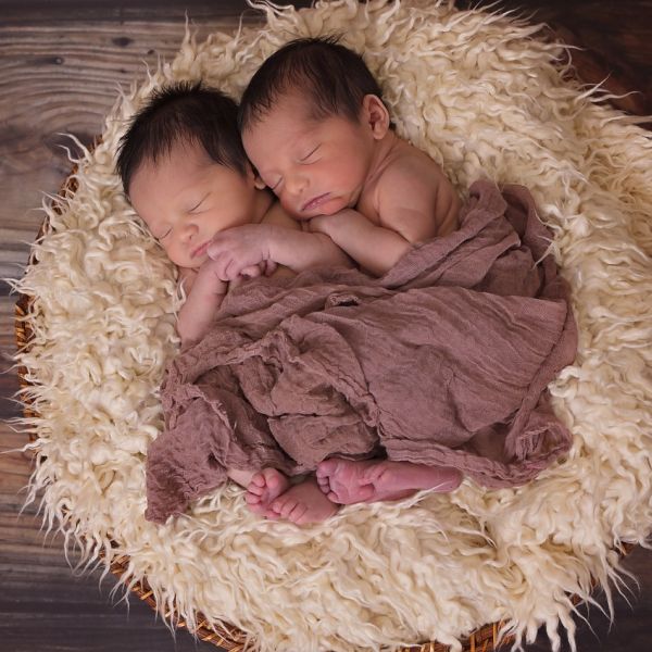 Come gestire l’allattamento dei gemelli?