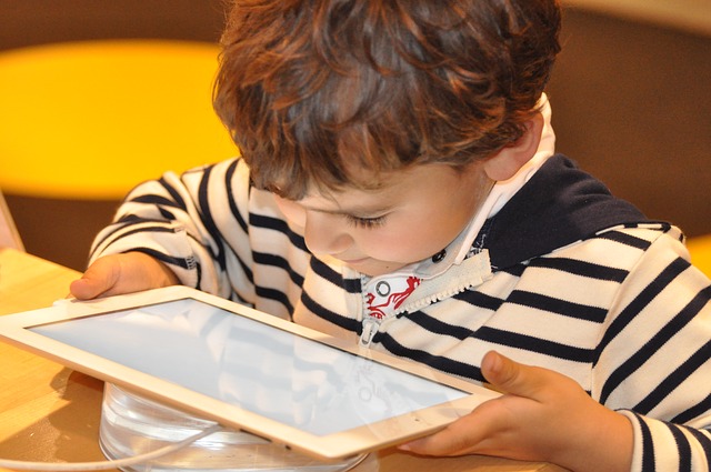 Bambini hi-tec: le nuove tecnologie per bambini sotto i tre anni?