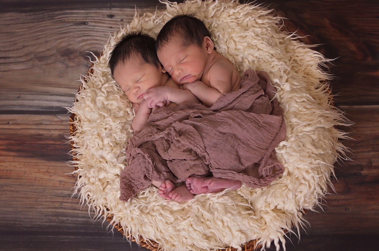 Come gestire l'allattamento dei gemelli?