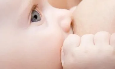 I benefici del latte materno per i neonati con peso molto basso alla nascita (VLBW)