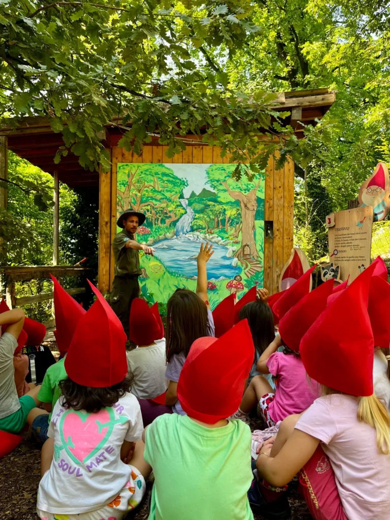 Una magica avventura all’ombra del bosco! 🌳🧚